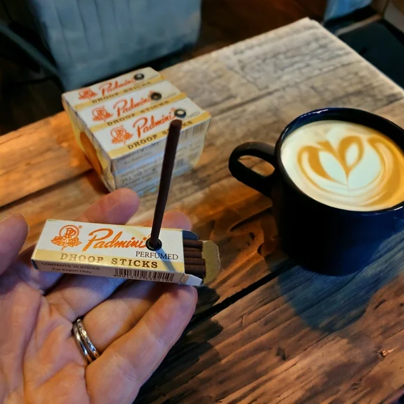 12 pack of 10 padmini dhoop traditionally handrolles Indian incense sticks RRP12 - Picture 3 of 6